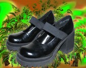 vintage 90s GOTH GRUNGE womens platform combat heels with elastic strap size 7