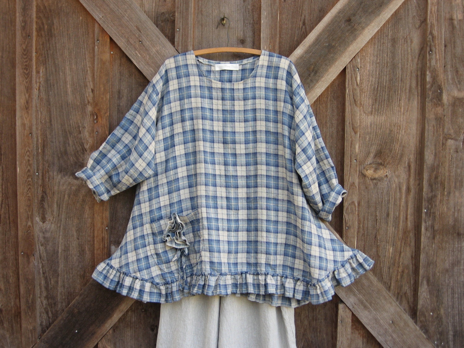 linen tunic with flower pocket in blue plaid