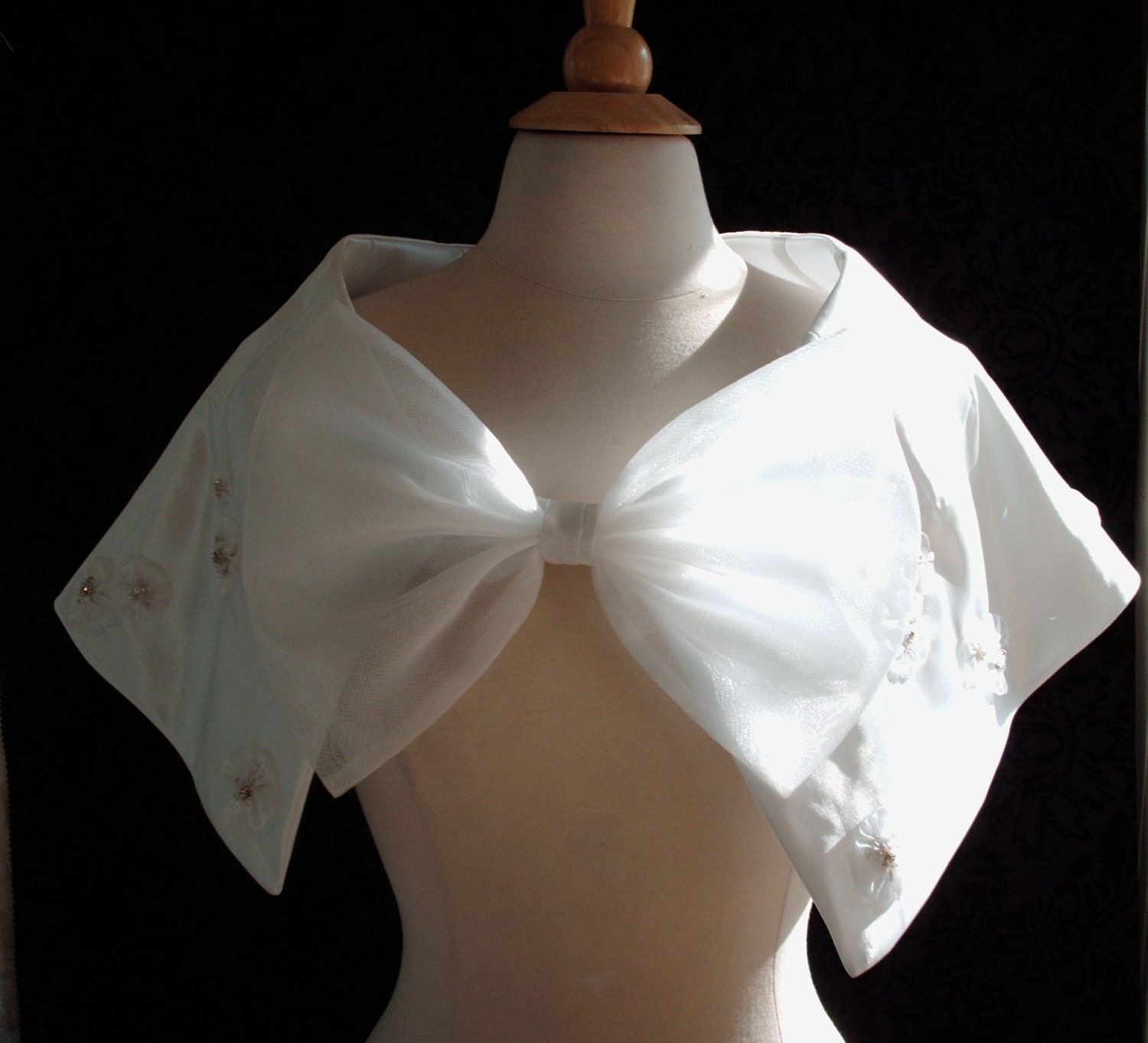 Vintage Glamour Bridal Belero, Bridal Shrug With Large Bow, White Satin Belero, Bridal Shrug, Retro Wedding, Bridal Capelet, Old Hollywood