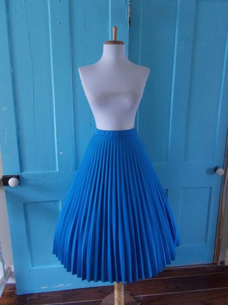 VINTAGE  1960s Cornflower  Blue Accordion Style Lucy Pinup Pleated Full Skirt