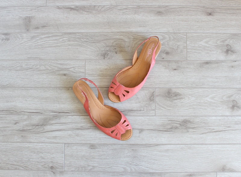 Vintage Sandals . Pink Leather Sandals . Slingback Flats . Flat Sandals . size 8