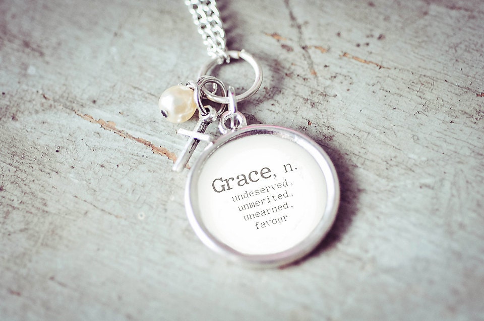Grace definition 25 mm silver plated pendant