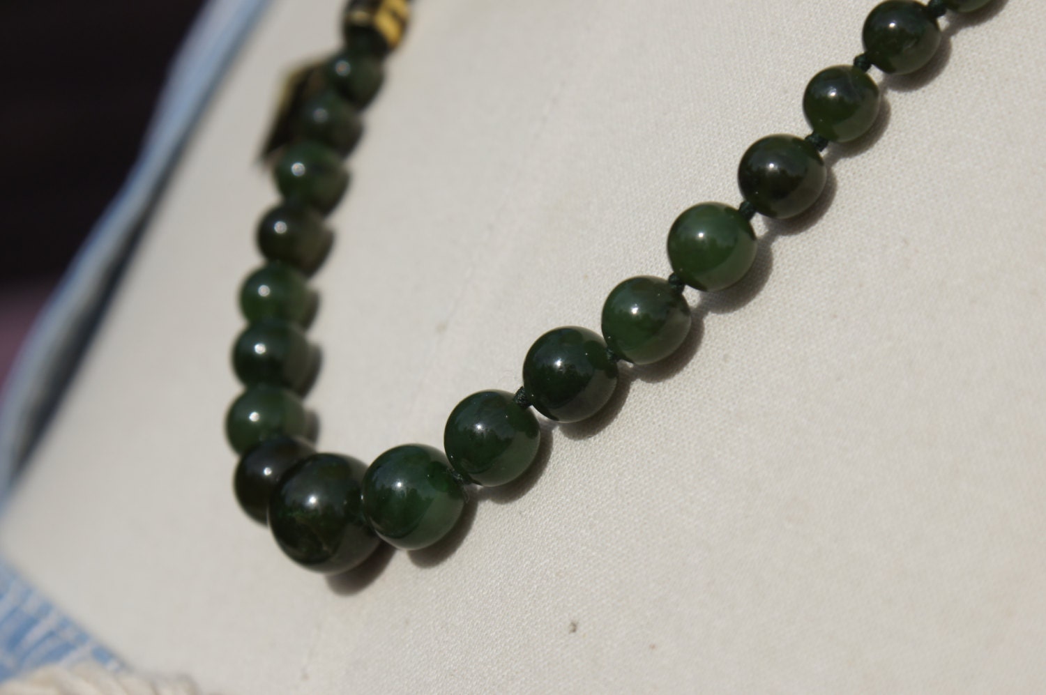 Spinach green Jade graduated bead necklace