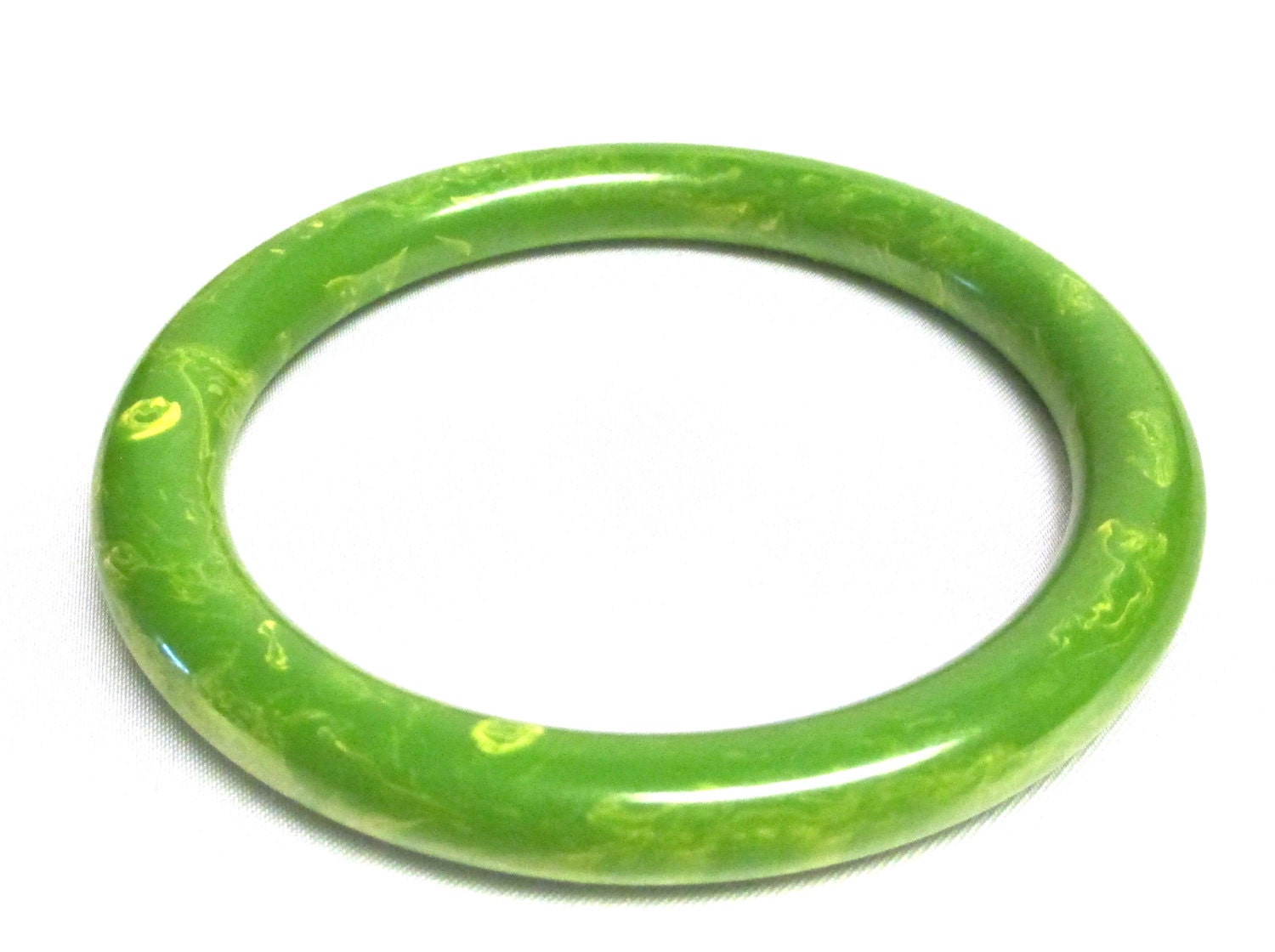 Vintage Marbled Green Apple and Cream Corn Swirl BAKELITE BANGLE Bracelet
