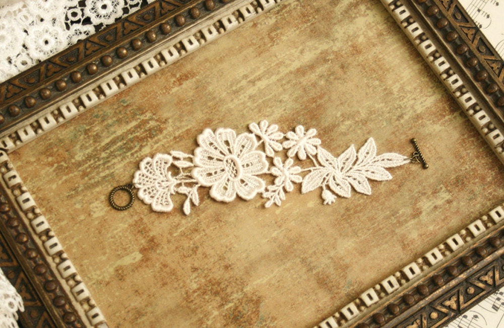 lace bracelet cuff -MEREDITH- ivory blush