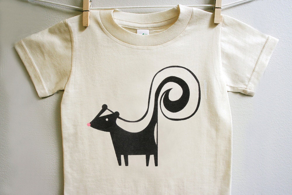 Skunk t-shirt. Toddler, kids 2T, 3T, 4T.