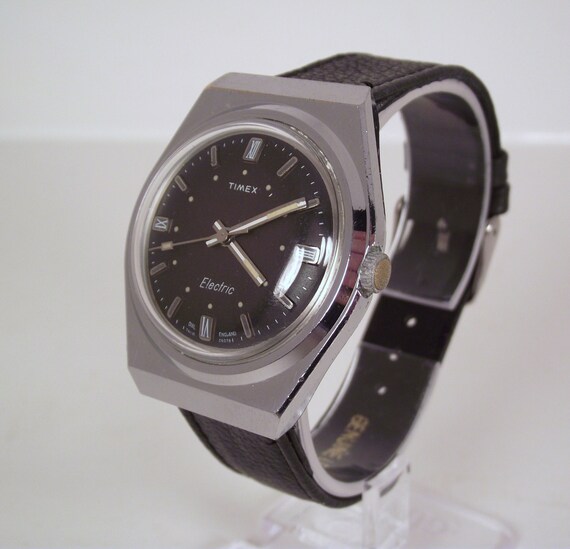 Vintage 1978 Timex Electric Retro Mens Wrist Watch in Silver Case W/Sweep Second Hand & Roman Numerals Black Leather Band