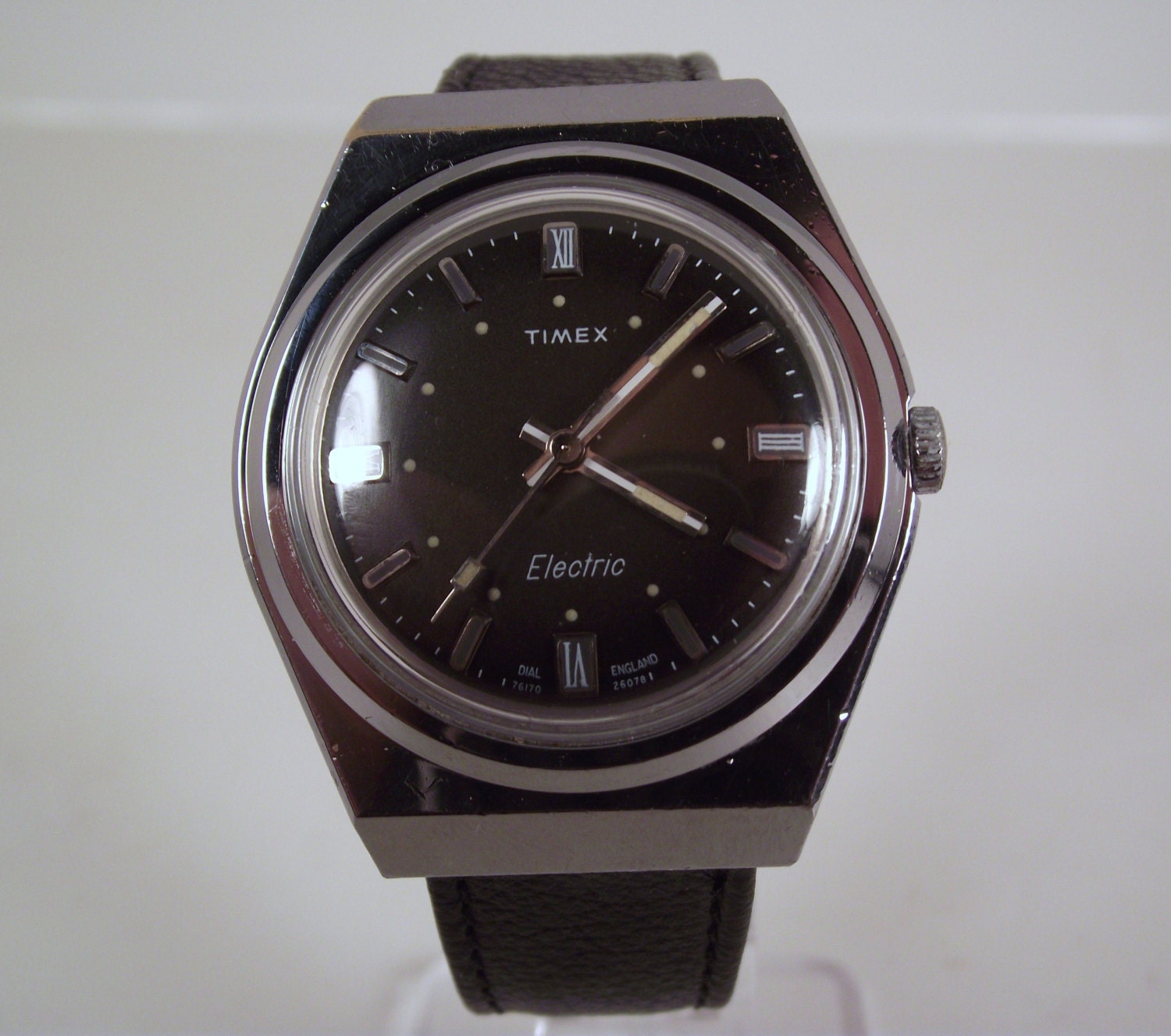 Vintage 1978 Timex Electric Retro Mens Wrist Watch in Silver Case W/Sweep Second Hand & Roman Numerals Black Leather Band