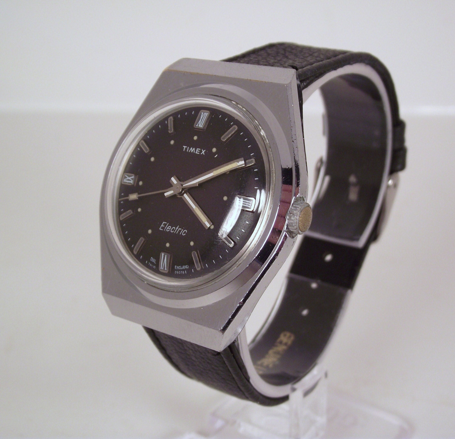 Vintage 1978 Timex Electric Retro Mens Wrist Watch in Silver Case W/Sweep Second Hand & Roman Numerals Black Leather Band