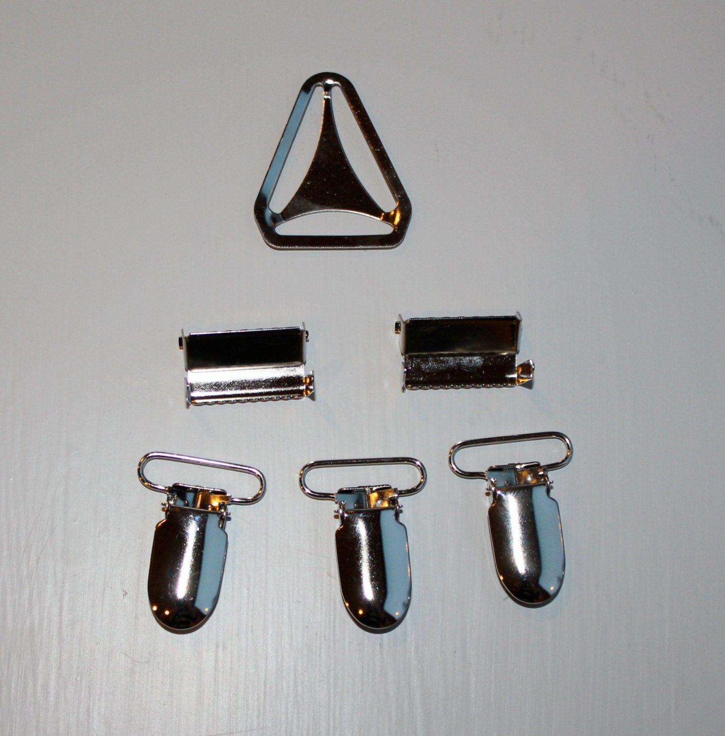 Suspender kit - Suspender clips, leg adjusters and triangle