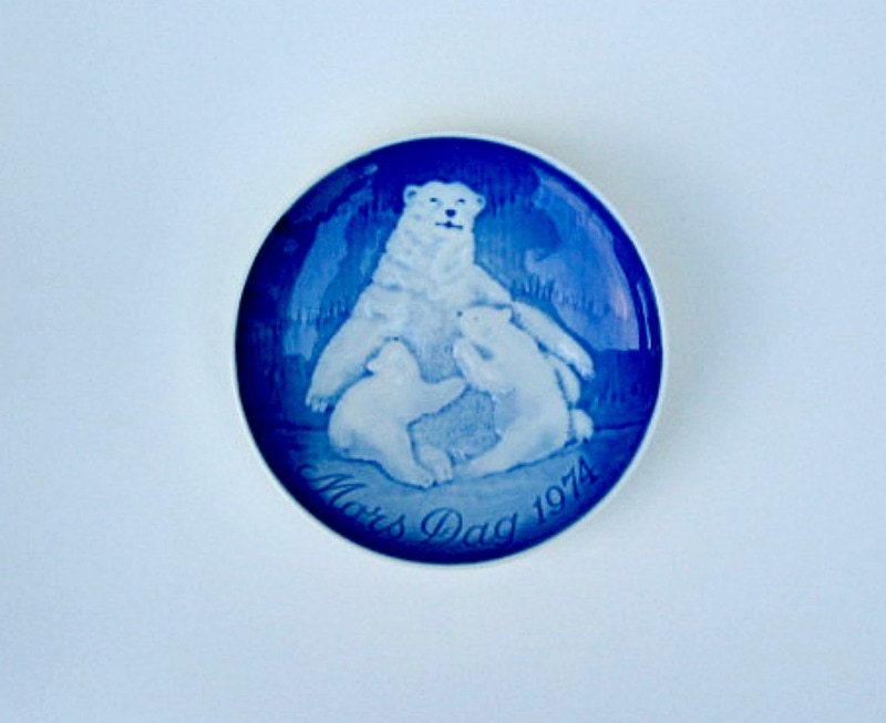 Bing and Grondahl  Mothers Day plate, polar bears