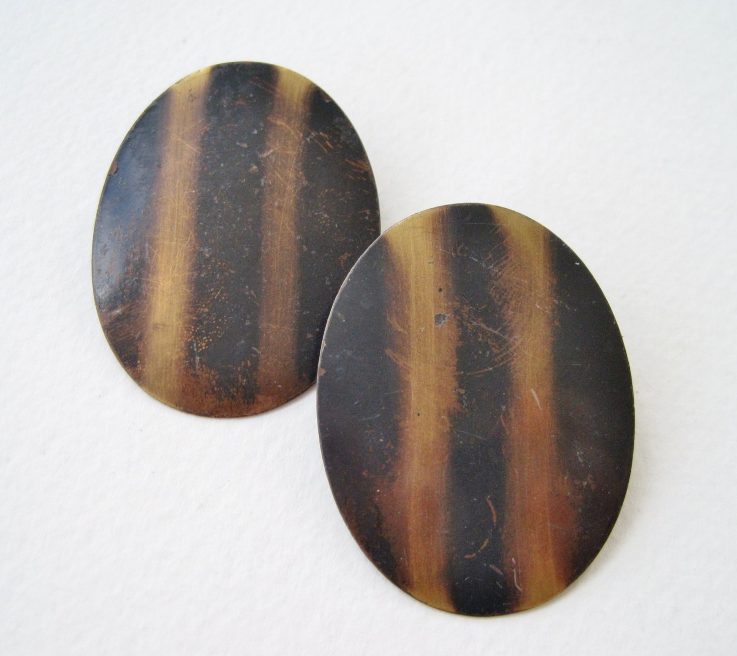 Vintage 80s Rustic Boho Coppertone Copper Tone Brown Metallic Metal Vertical Striped Oval Large Geometric Earrings