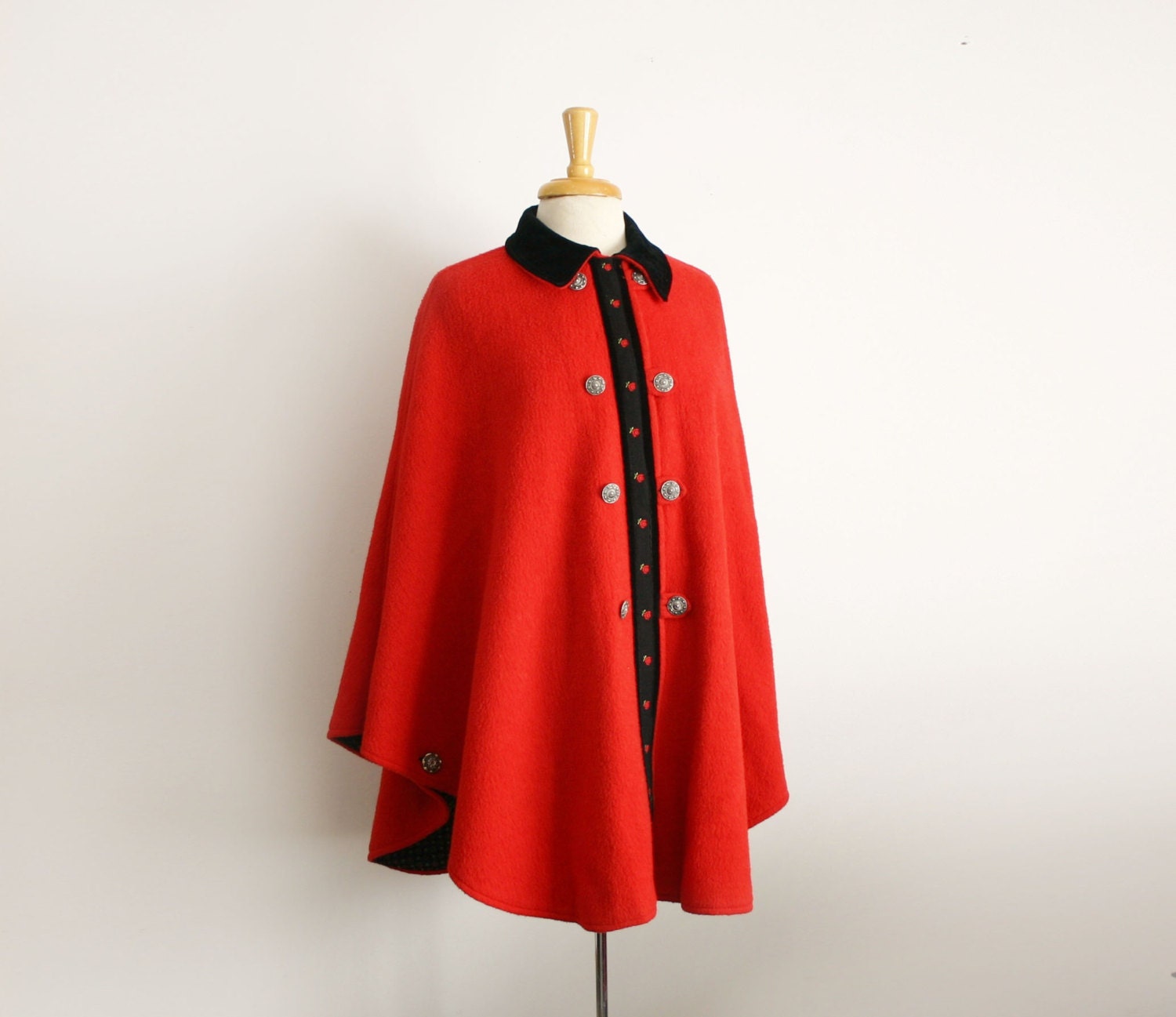 1960s bavarian boho style ywool cape in red with contrast collar
