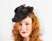 SALE / reserved / vintage 1930s hat / tilt hat / Pretty Present