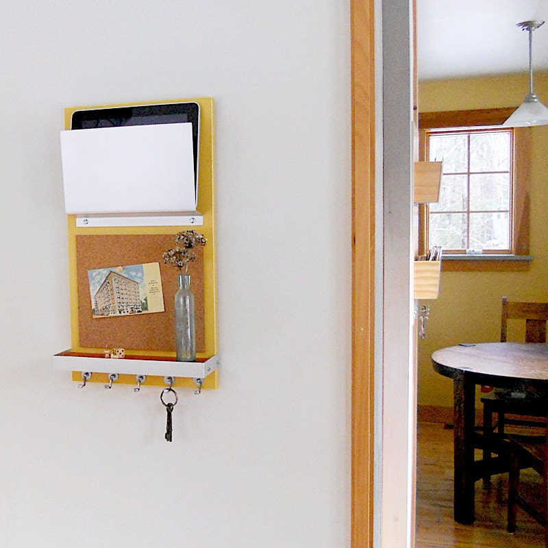 Arizona: ipad iphone storage wall organizer cork board