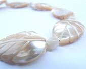 Vintage MOP Pearl Bracelet Vintage Carved Leaf MOP Bracelet Vintage Leaf Bracelet Vintage Champagne Pearl Bracelet Vintage Pearl Bracelet Be