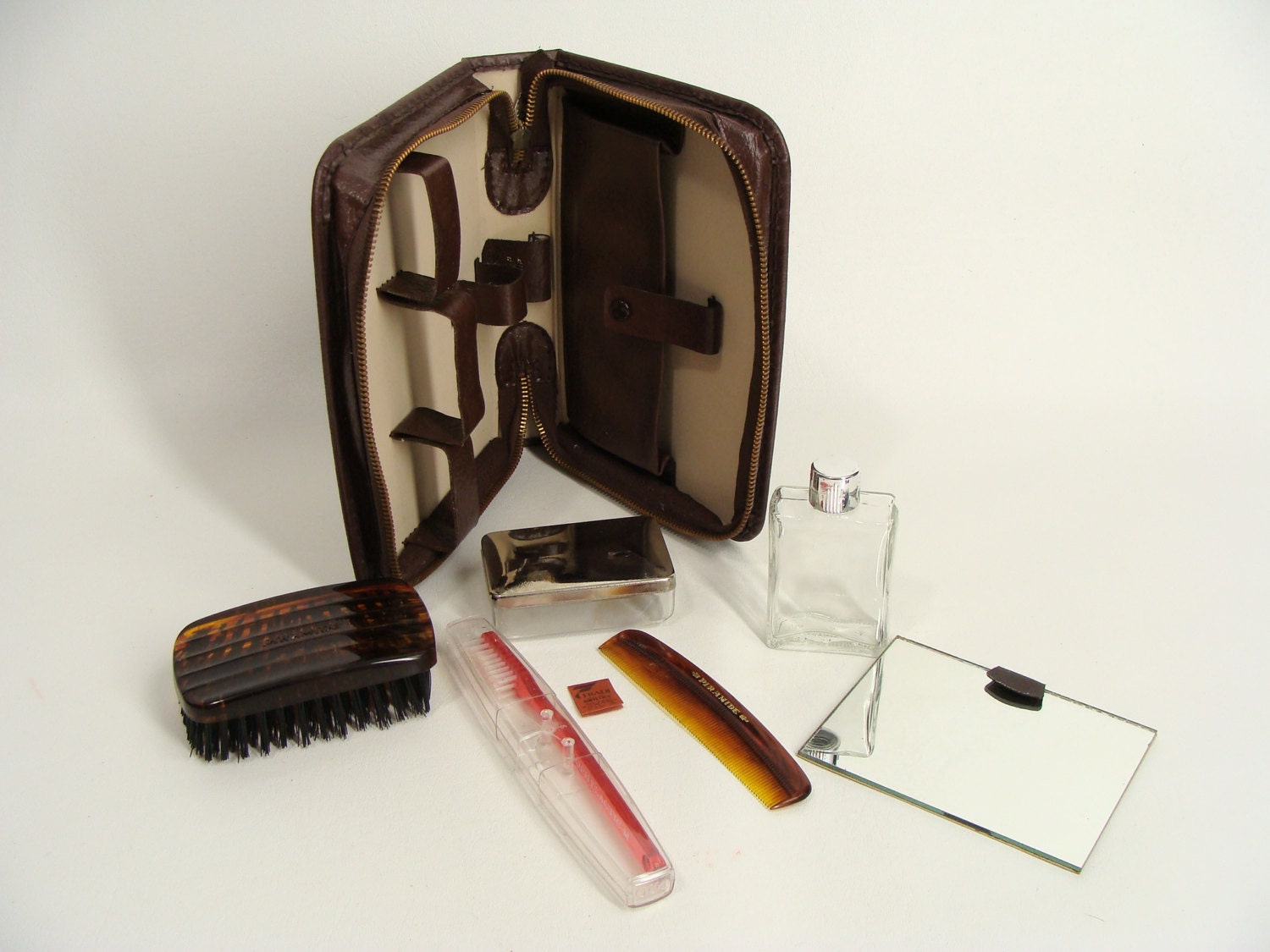 mens 6 pc vintage Travel Kit Toiletry Vanity Items