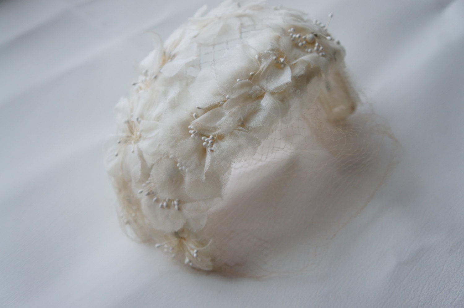 Vintage Bridal 1950's Cream White Flower Crown Capulet Hair Piece