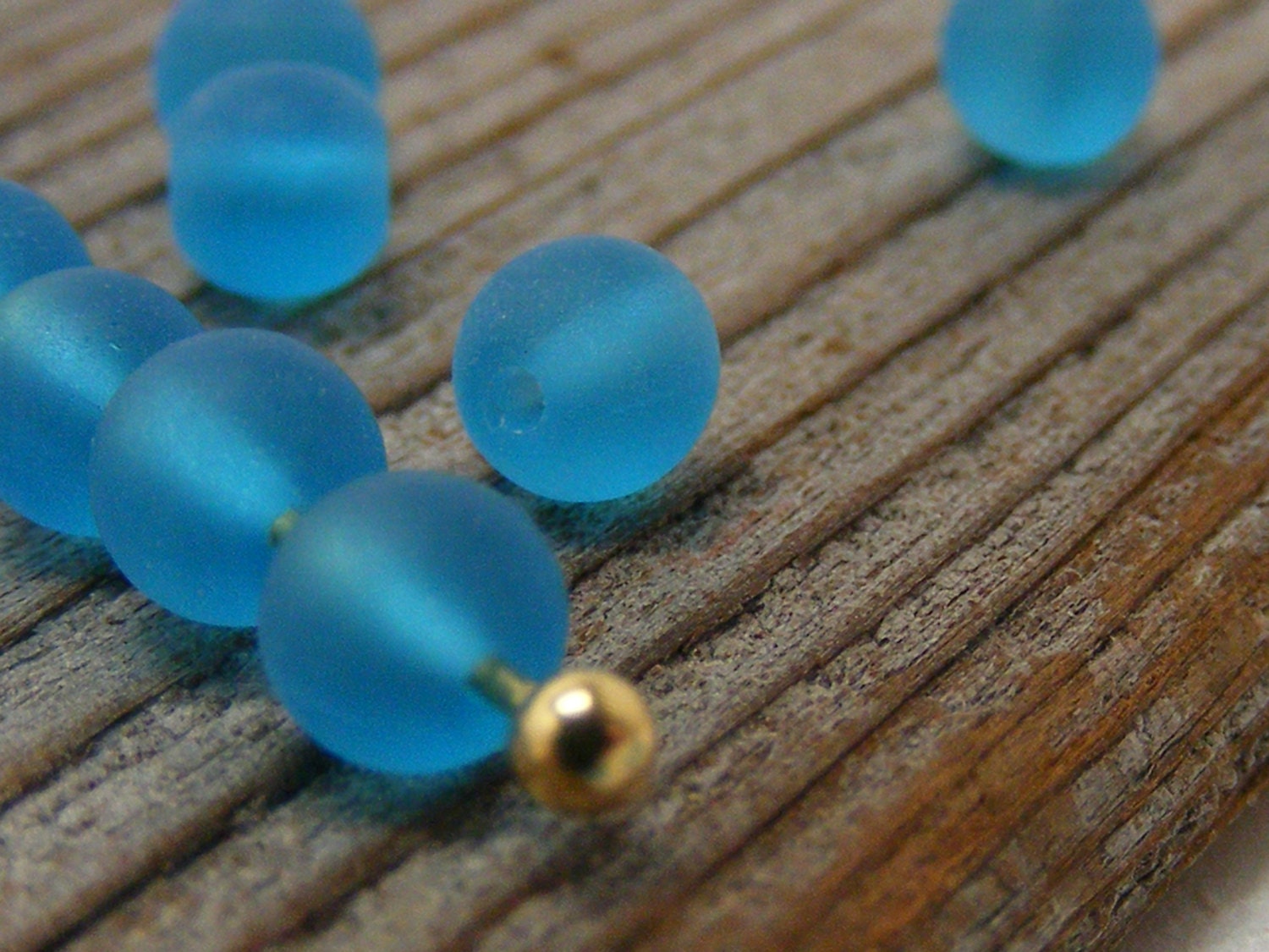SLEEPY BLUE DREAM . sea glass rondell bead . 6mm x 4mm . 10 ea . aqua blue