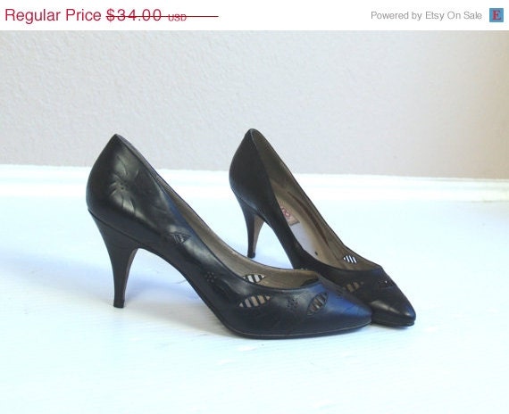 SALE vtg 80s black leather CUT OUT flowers Heels Italian pumps 9 boho indie