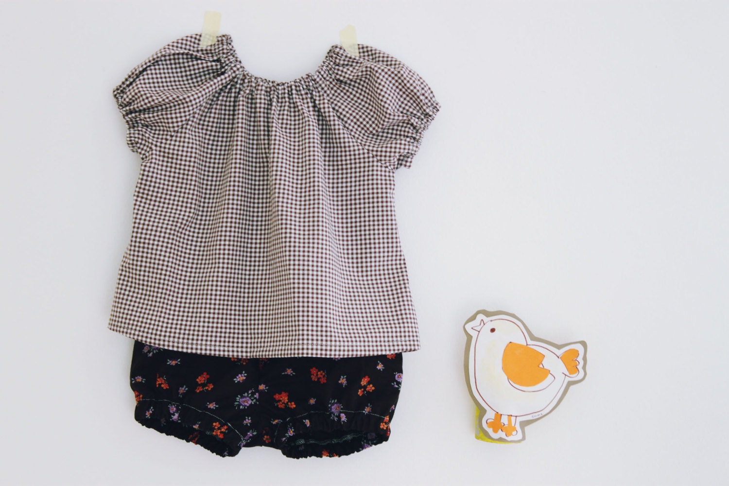 Baby girl clothing fashion tunique and bloomer coordinated, spring summer wear. Super cute. Size 12-18 months.