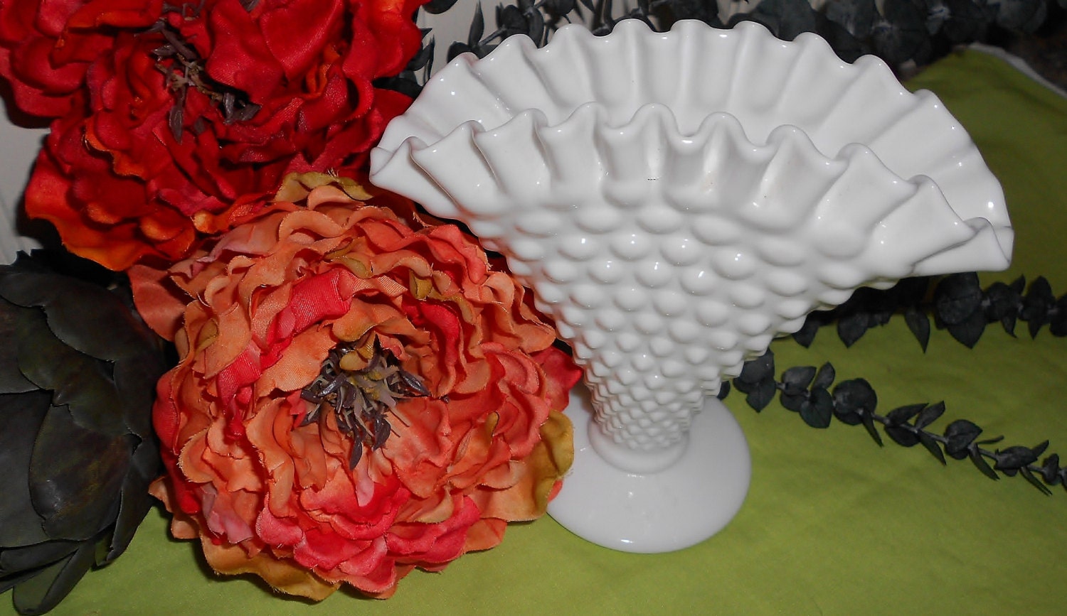 Vintage Fenton Milkglass Fan Vase- Mint Condition