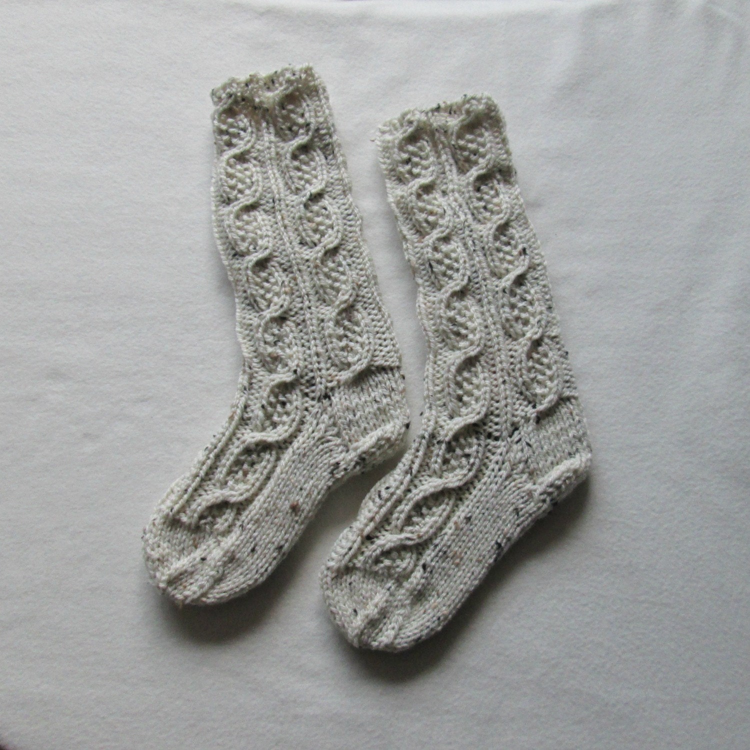 Cable knit socks (Women's Size US 7 - 8.5, UK 4.5 - 6, Europe 37-39) creme