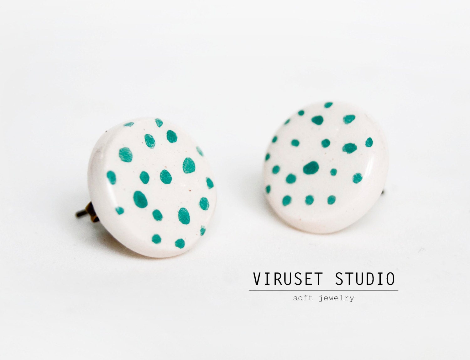 Ceramic studs post earrings polka dots emerald & white  ecofriendly jewelry, button ceramic earrings, scandinavian desig by Viruset