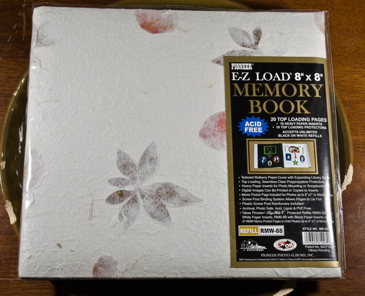 E - Z Load 8 x 8 inch blank Memory Book, for scrapbooking, leaf pattern cover