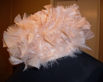 Hat vintage peach feathers