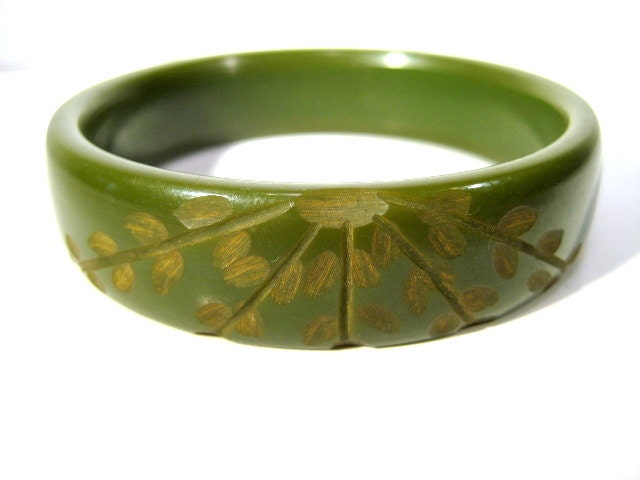 Vintage Bakelite Bracelet Carved Green Bangle