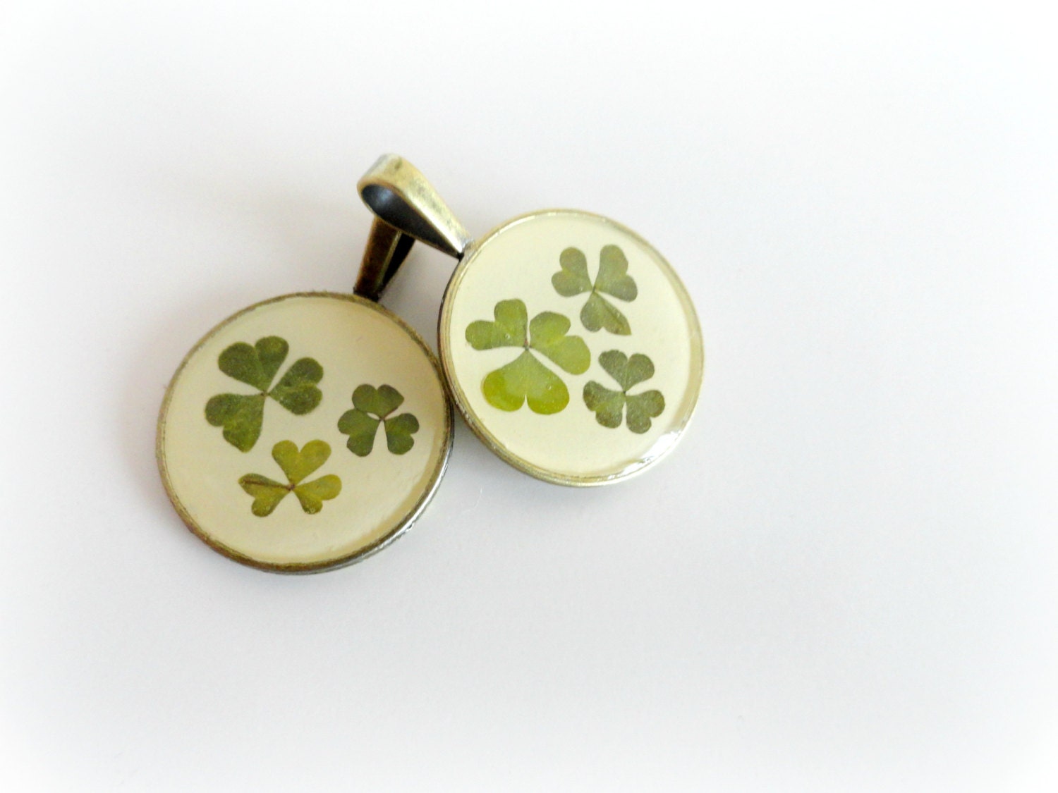 Clover resin necklace - St Patricks day Botanical specimen Real pressed preserved flower plant pendant  white green shamrock good luck lucky