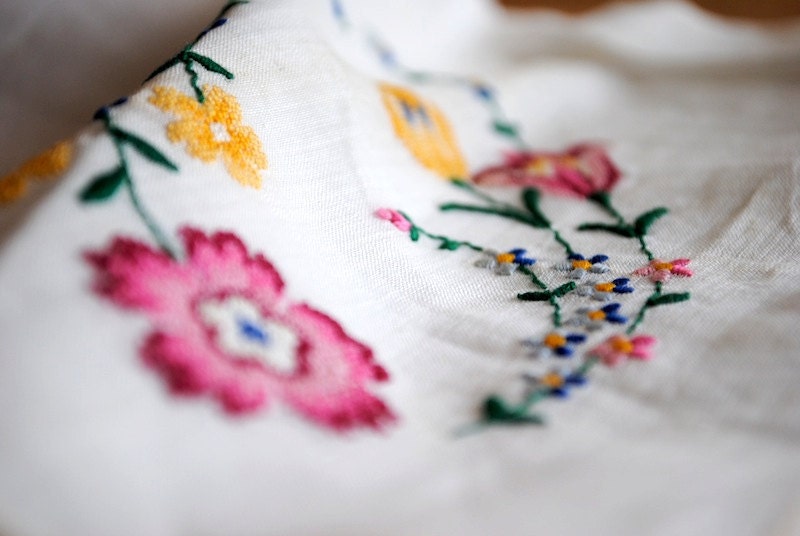Vintage Handkerchief - Hankie White Flower Embroidery Something Old Bridal Embroidered Floral Keepsake