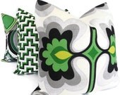 Emerald Green Retro Flower Pillow Cover 18x18, 20x20, 22x22 or lumbar - Accent Pillow - Throw Pillow