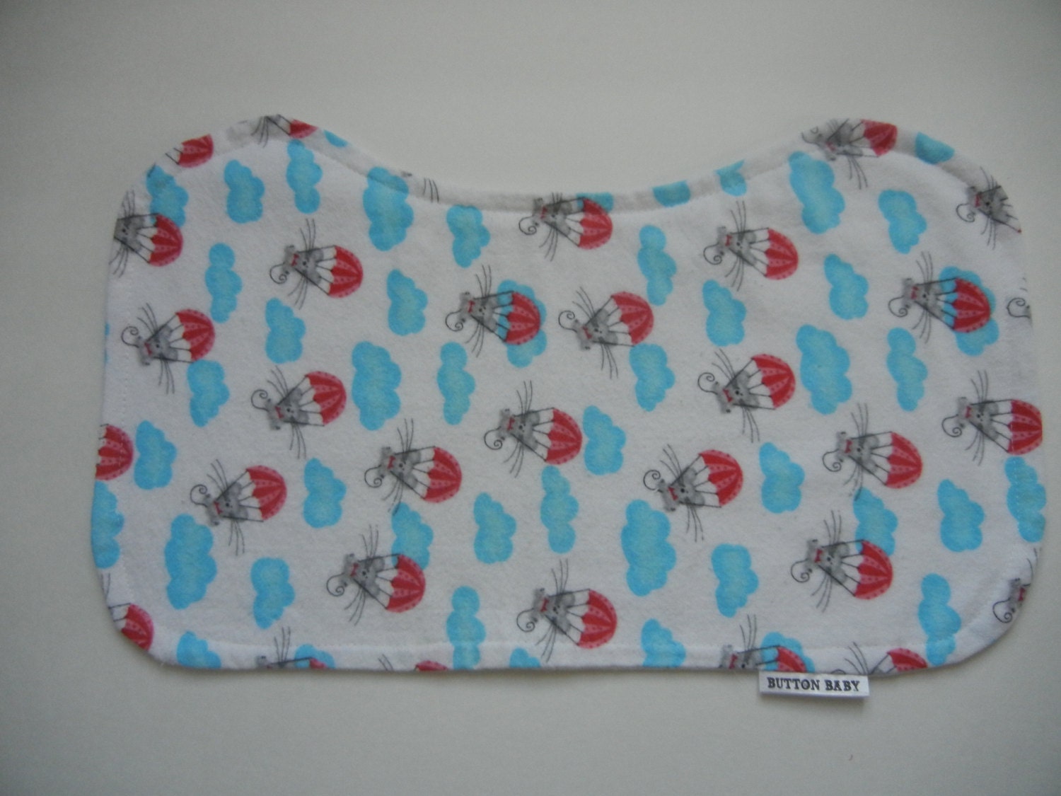 BURP CLOTH - Parachuting Mouse - Baby shower - shower gift
