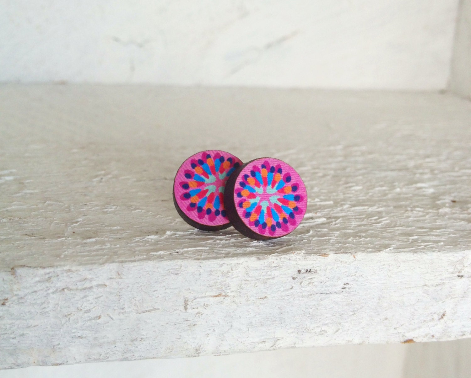 Wooden Fireworks Studs in Hot Pink Combo