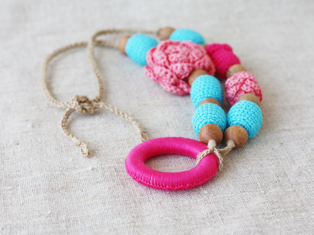 Pink blue nursing necklace with flowers and teething ring Baby shower gift New mom gift Floral jewelry Hot pink neon Summer fashion