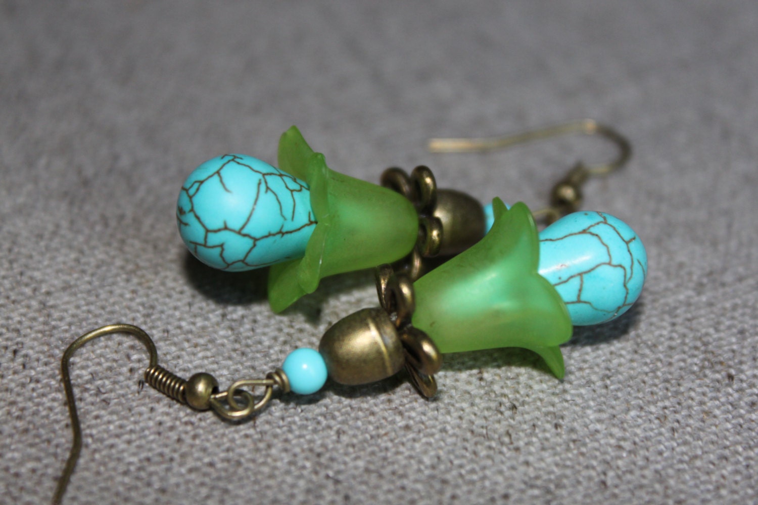 Turquoise Antique Brass Green flower Earrings- Dangle Earrings - Vintage earrings