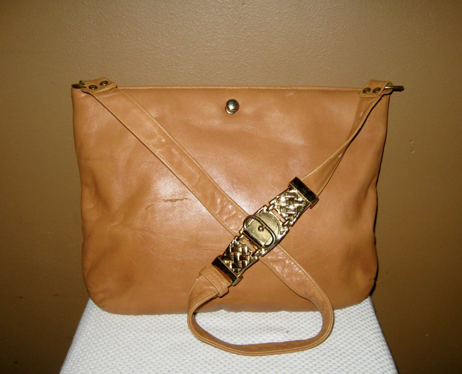 Vintage TAN Leather RUTH SALTZ Purse Pocket Book Handbag Shoulder Bag Gold Hardware Beautifully Lined
