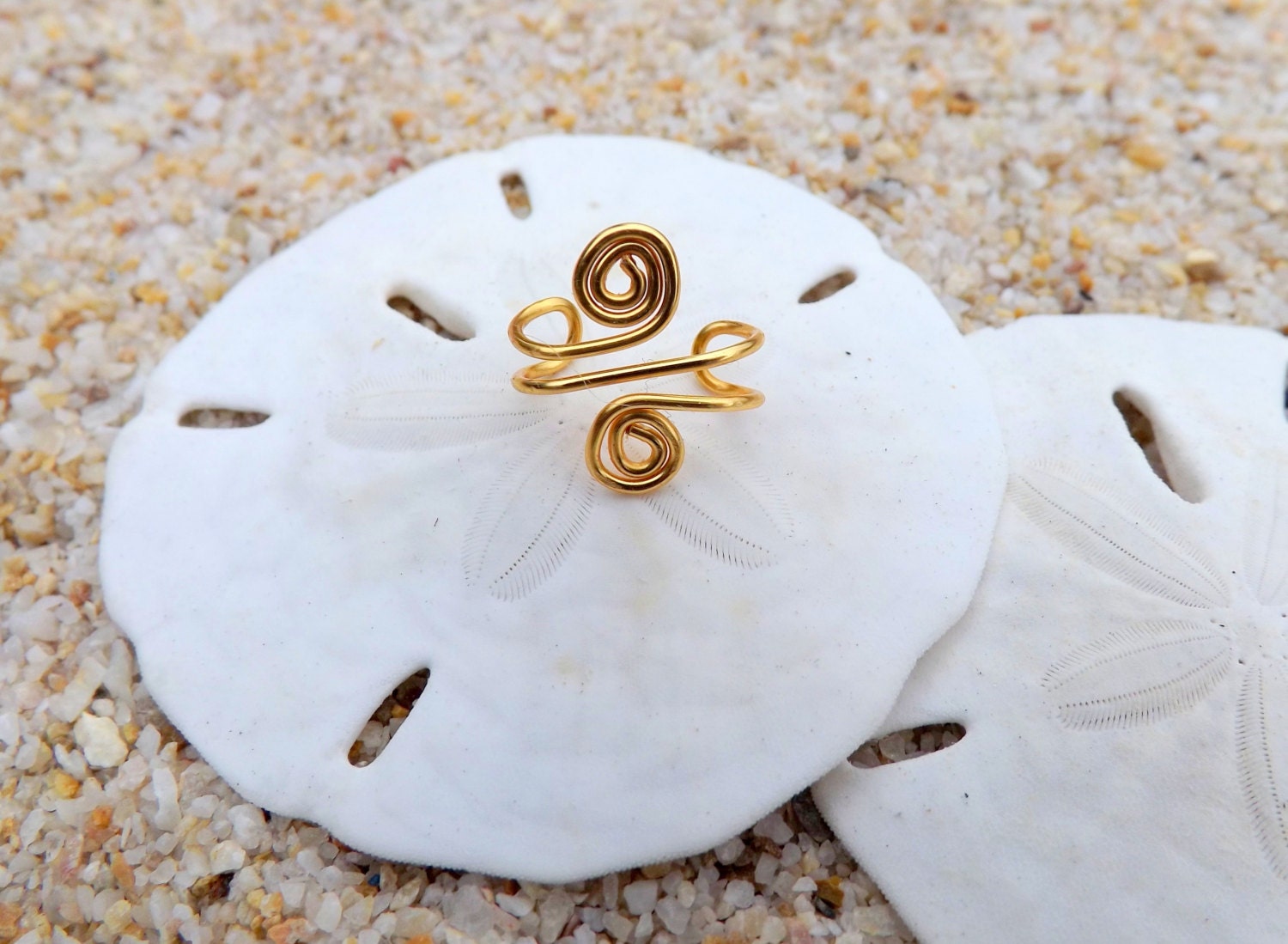 Simple Swirl Ear Cuff in 14K Gold