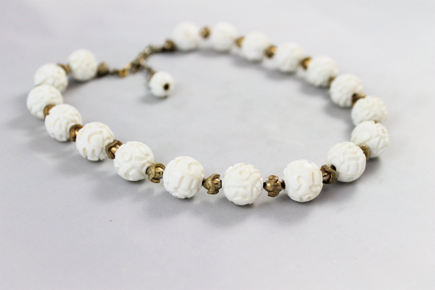 Monet carved lucite choker vintage ivory beads unique spacers hook clasp and extension retro