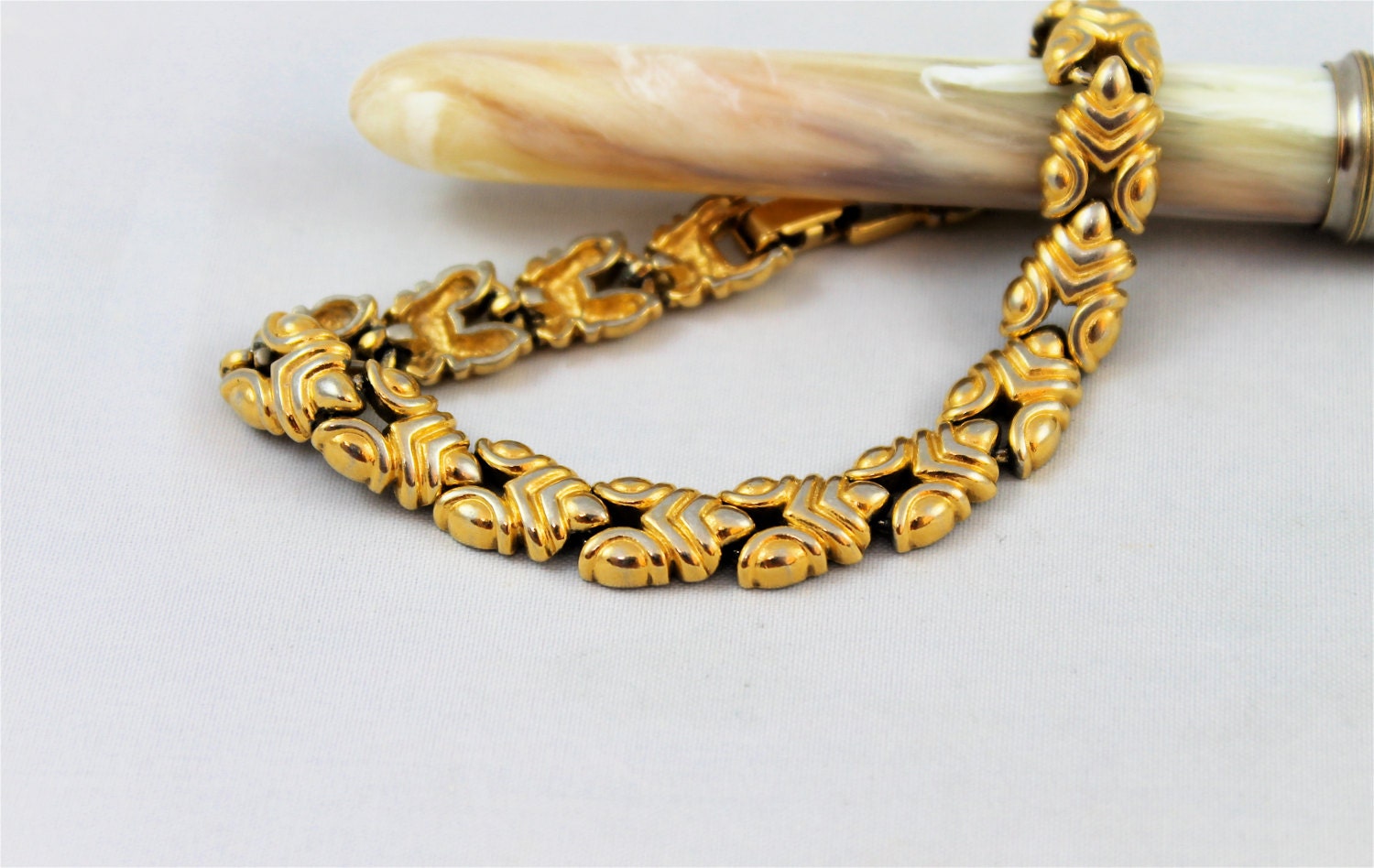 Monet link chain bracelet vintage decorative gold links signed designer