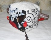 Skulls and Roses Sensory cube with a crinkle sound and Ribbon