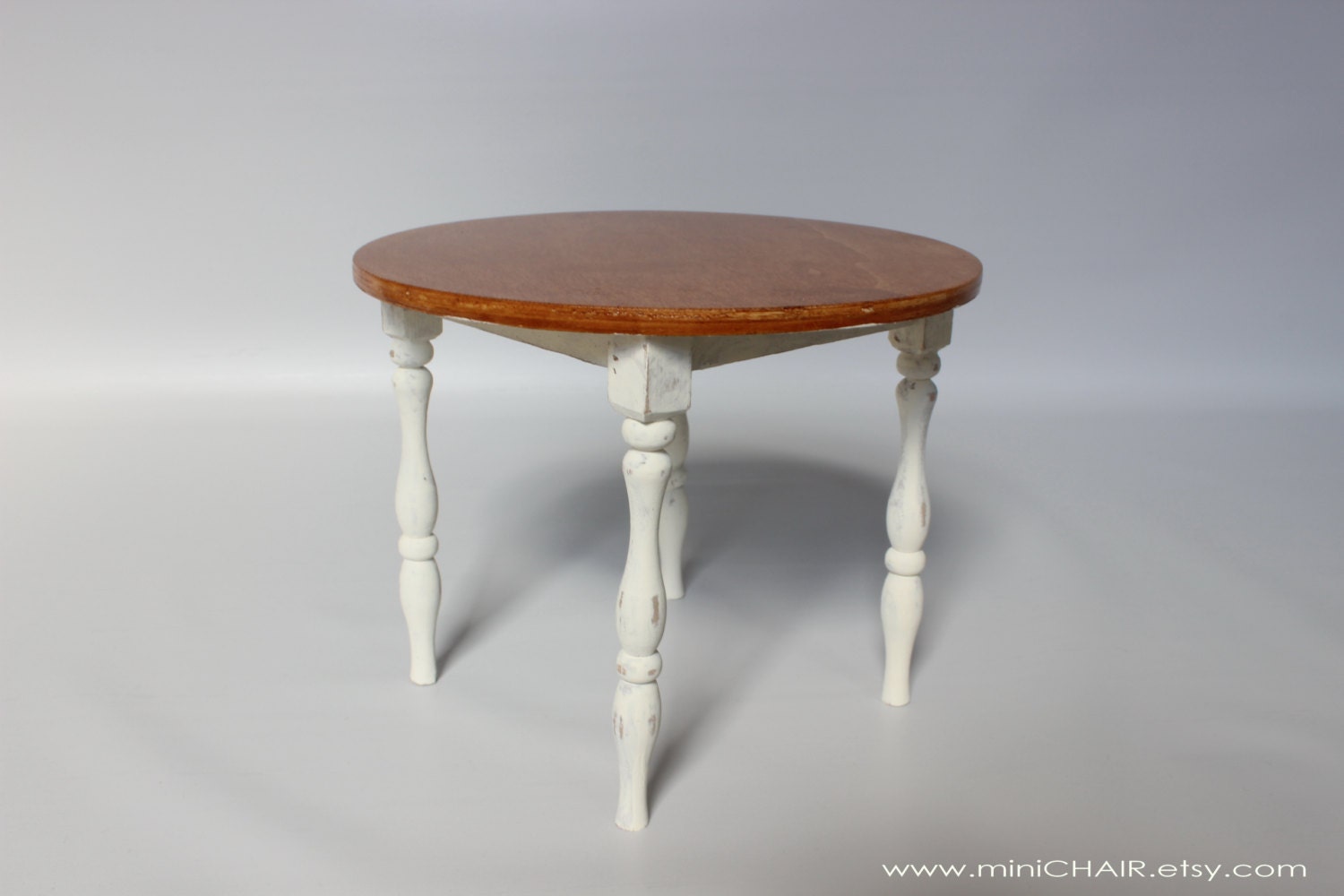 Miniature Round Doll Table in 1/6 scale (Blythe, Barbie, Bratz, Momoko). Cottage Chic style