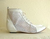 vintage ankle boots / white leather and lace pixie boots / size 8