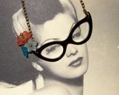 Glasses Necklace 50s Style Cat Eye Glasses Flowers Quirky Rockabilly Pendant Women's Jewelry
