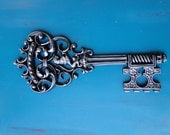 Vintage Ornate Key Wall Decor Wall Hanging Wall Plaque in Oil Rubbed Bronze and Silver Hollywood Regency Glam Paris Apartment French Country