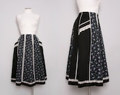 Calico Floral Prairie Skirt w/ Pockets Black Size Small Medium 1970s Vintage