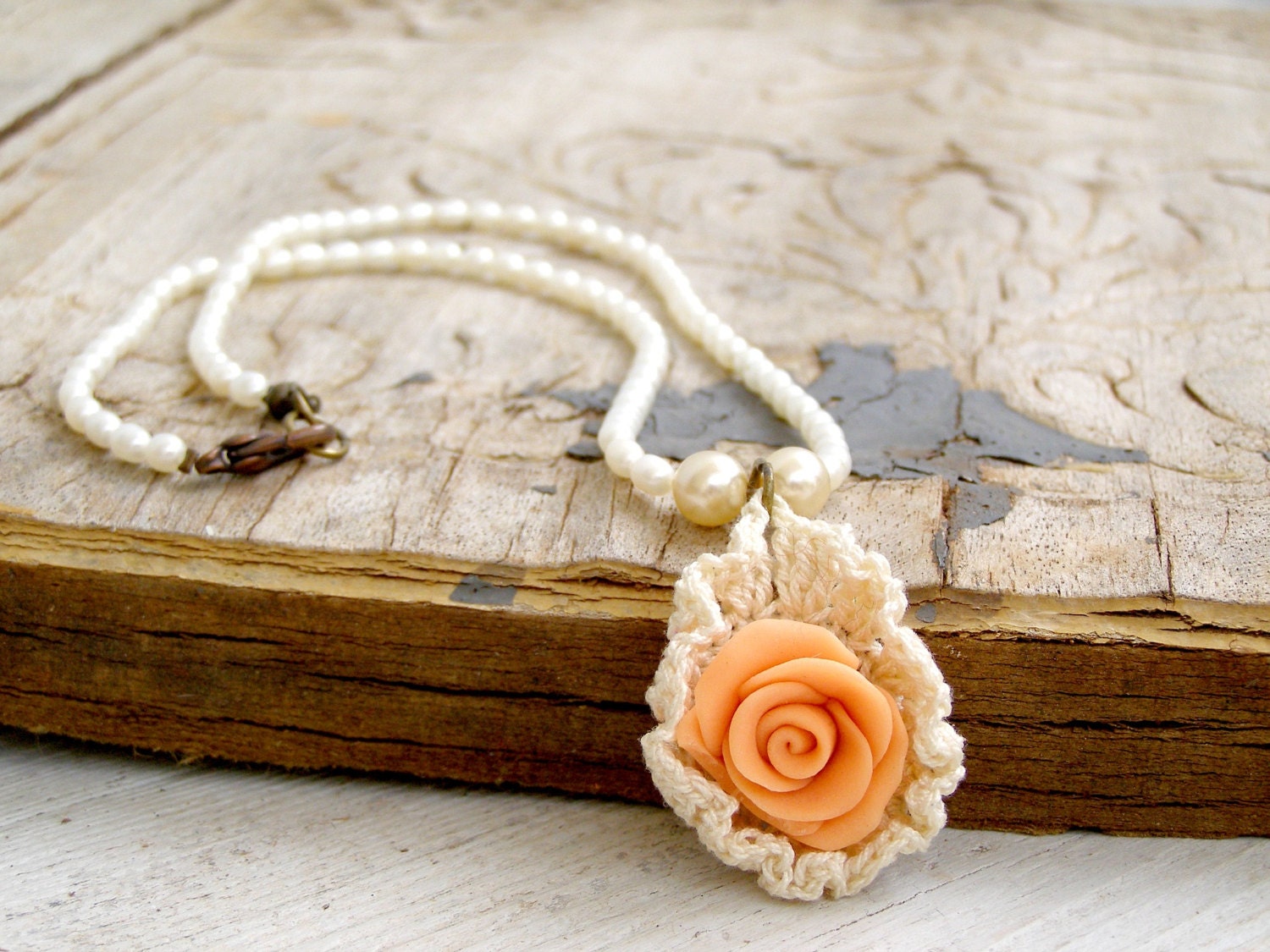 Victorian style romantic Necklace, Rose pendant necklace, water pearls, crochet flower pendant, gift for girlfriend,