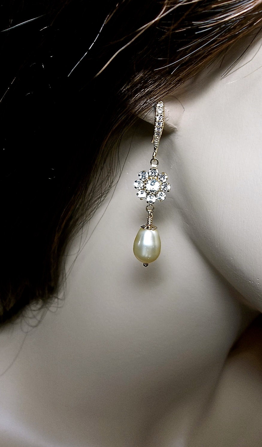 Pearl drop earrings - Ivory - Gold - 14k Gold over Sterling ear wires - Swarovski crystals and pearls - Just beautiful - Bridal jewelry -